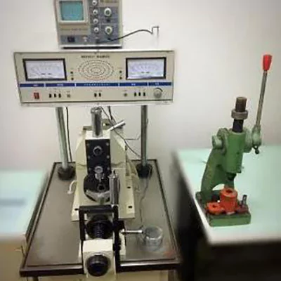 Poor quality bearings can cause noise. To strictly monitor each bearing, noise detectors are used to ensure the quality of each bearing and classify them as regular or motor grade to meet the needs of various customers.